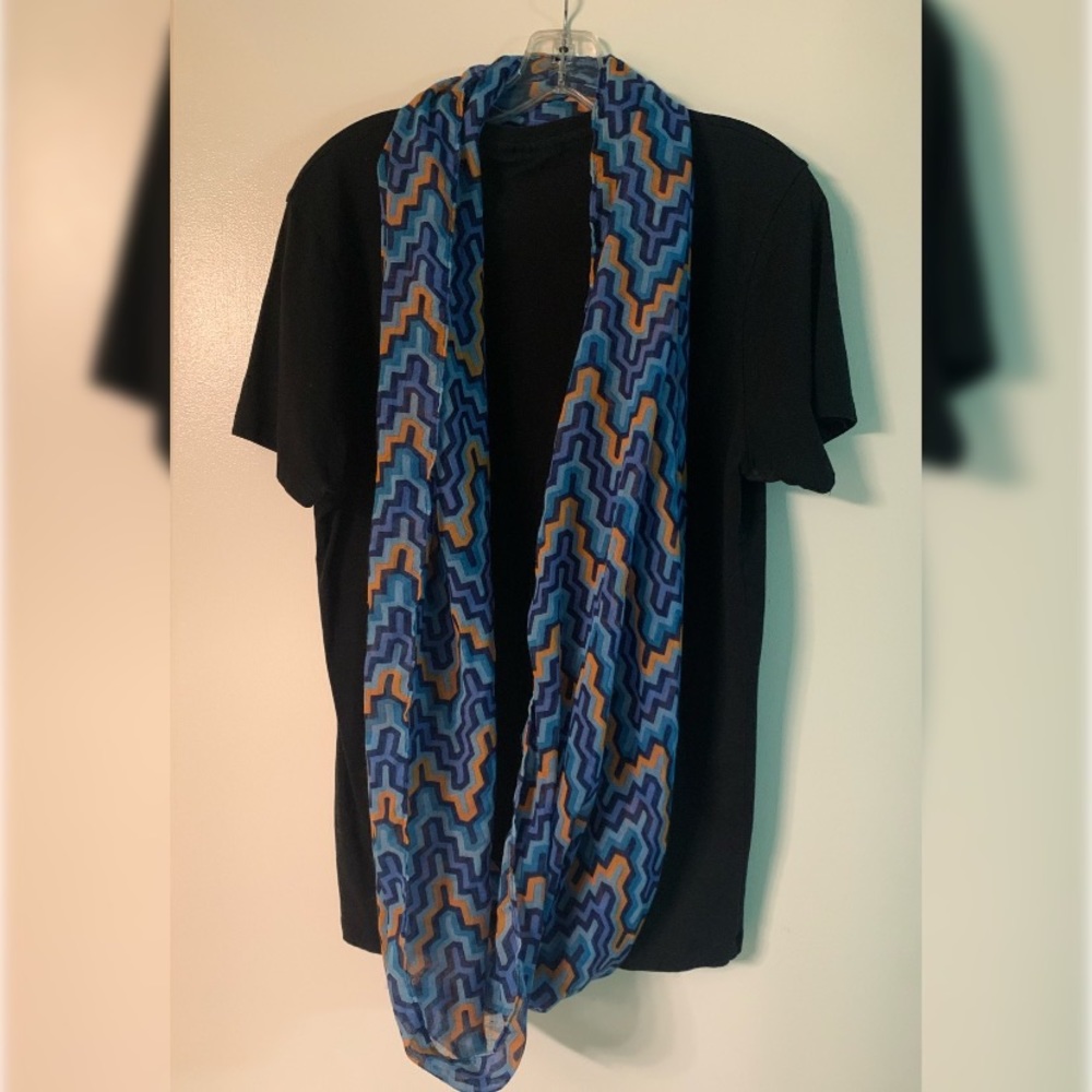 Patterned Infinity Scarf - Picture 3 of 4